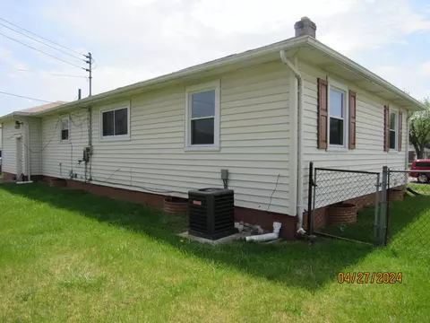 Exterior - 236 W John St, Springfield, OH 45506 photo 5 of 7