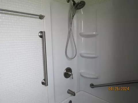 Bath - 236 W John St, Springfield, OH 45506 photo 4 of 6
