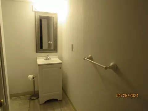 Bath - 236 W John St, Springfield, OH 45506 photo 5 of 6