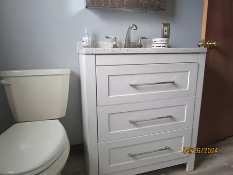 Bath - 236 W John St, Springfield, OH 45506 photo 3 of 6