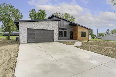 103 E Walnut St, Anna, OH 45302 photo 3
