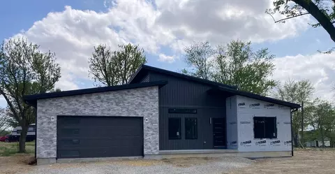 103 E Walnut St, Anna, OH 45302