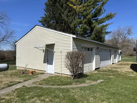 5880 Wynn Rd, Springfield, OH 45502 photo 2