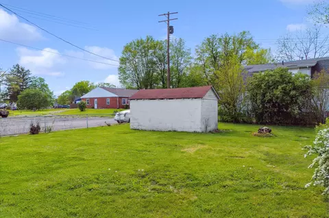 2045 S Yellow Springs St, Springfield, OH 45506 photo 5