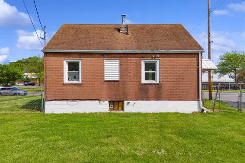 2045 S Yellow Springs St, Springfield, OH 45506 photo 4