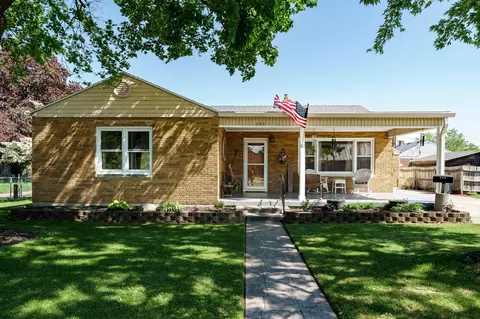 203 W Lake Ave, New Carlisle, OH 45344