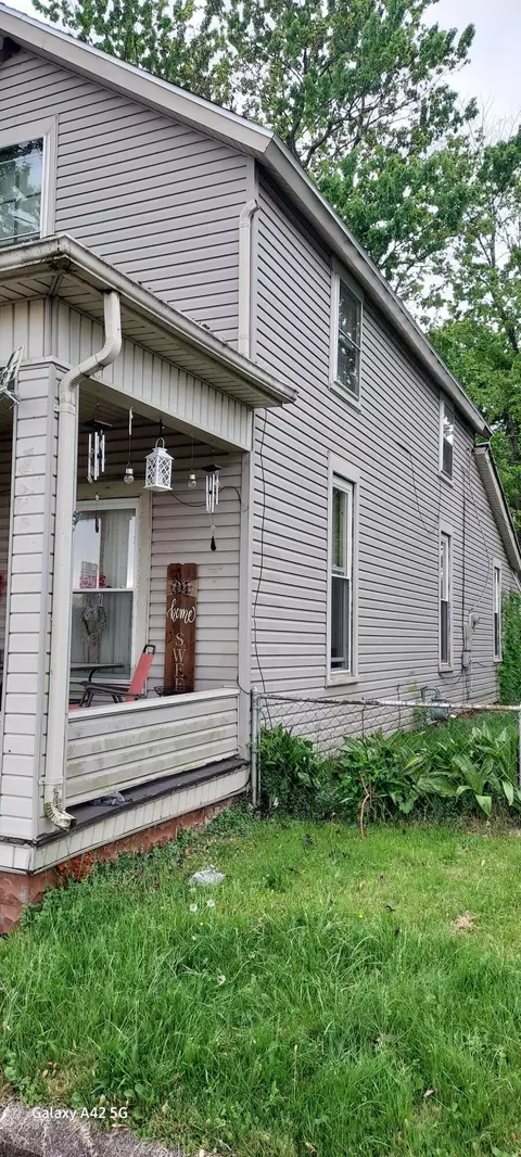 303 N Yellow Springs St, Springfield, OH 45504 photo 3