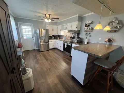 Kitchen - 631 Gruen Dr, Springfield, OH 45505 photo 3 of 3