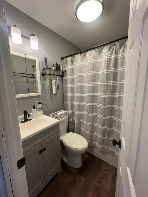 Bath - 631 Gruen Dr, Springfield, OH 45505 photo 1 of 1