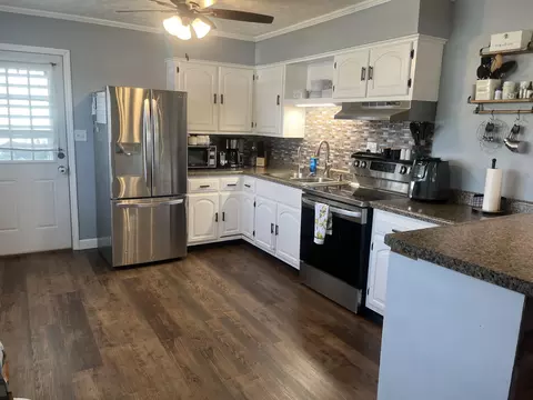 Kitchen - 631 Gruen Dr, Springfield, OH 45505 photo 2 of 3