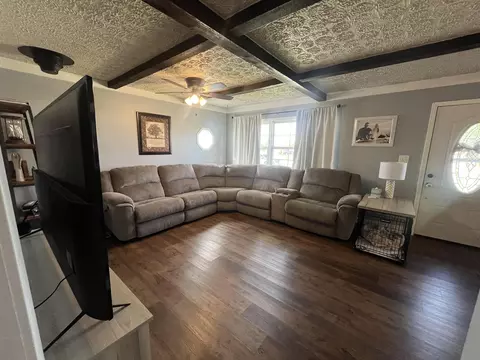 Living - 631 Gruen Dr, Springfield, OH 45505 photo 2 of 3