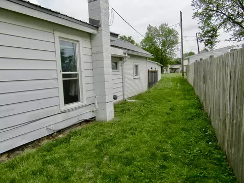 Exterior - 118 N Mill St, De Graff, OH 43318 photo 4 of 9