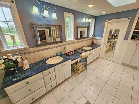 Bath - 6700 Johnson Rd, Springfield, OH 45502 photo 3 of 7