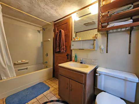 Bath - 6700 Johnson Rd, Springfield, OH 45502 photo 1 of 7