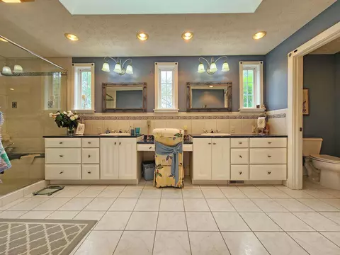 Bath - 6700 Johnson Rd, Springfield, OH 45502 photo 2 of 7