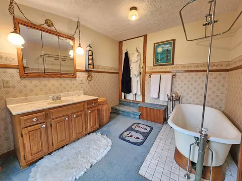 Bath - 6700 Johnson Rd, Springfield, OH 45502 photo 7 of 7