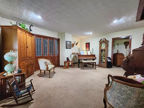 Living - 6700 Johnson Rd, Springfield, OH 45502 photo 1 of 3
