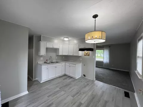 2045 S Hadley Rd, Springfield, OH 45505 photo 2