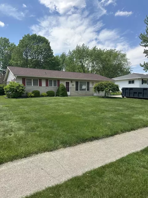 813 N Blackhoof St, Wapakoneta, OH 45895