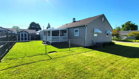 Exterior - 2538 Leland Dr, Springfield, OH 45505 photo 4 of 6