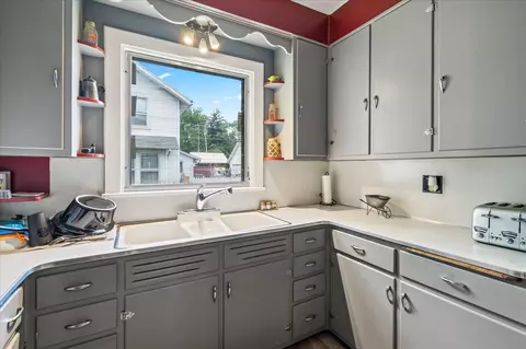 Kitchen - 104 Bellevue Ave, Springfield, OH 45503 photo 2 of 5