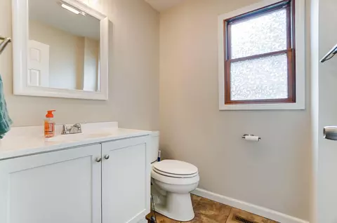 Bath - 4280 Evans Ave, Springfield, OH 45504 photo 4 of 11