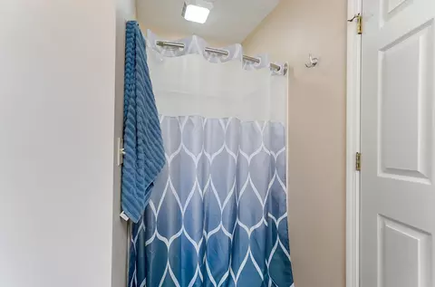 Bath - 4280 Evans Ave, Springfield, OH 45504 photo 6 of 11