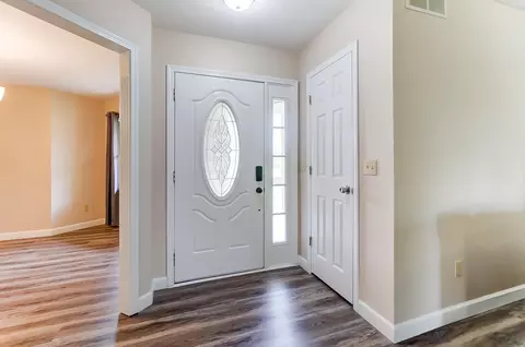 Entry Way - 4280 Evans Ave, Springfield, OH 45504 photo 1 of 3