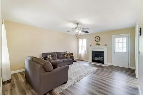 Living - 4280 Evans Ave, Springfield, OH 45504 photo 1 of 2