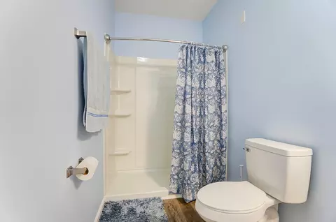 Bath - 4280 Evans Ave, Springfield, OH 45504 photo 2 of 11
