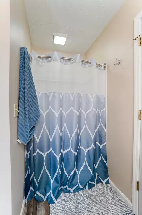 Bath - 4280 Evans Ave, Springfield, OH 45504 photo 7 of 11