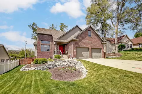 925 Oak Hill Ct, Troy, OH 45373