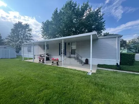 50 Summerplace Dr, Wapakoneta, OH 45895