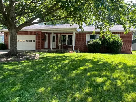 802 Royal Oak Dr, Saint Marys, OH 45885