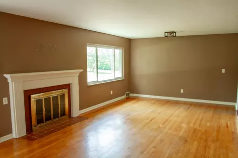 Living - 2102 Saint Paris, Springfield, OH 45504 photo 1 of 4