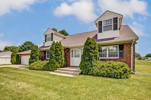 2812 Carriage Ln, Springfield, OH 45505 photo 2