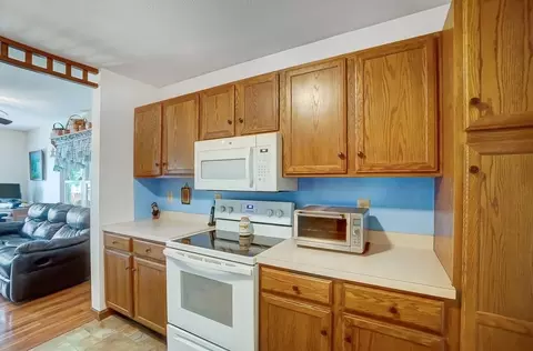Kitchen - 2753 Conowoods Dr, Springfield, OH 45503 photo 3 of 5