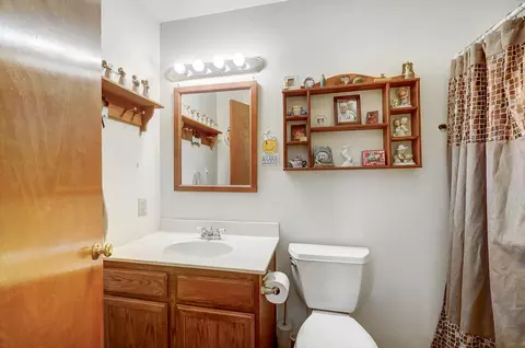 Bath - 2753 Conowoods Dr, Springfield, OH 45503 photo 4 of 5