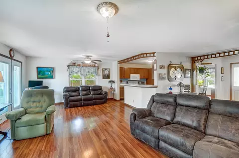 Living - 2753 Conowoods Dr, Springfield, OH 45503 photo 3 of 4