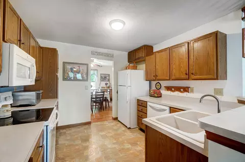 Kitchen - 2753 Conowoods Dr, Springfield, OH 45503 photo 2 of 5