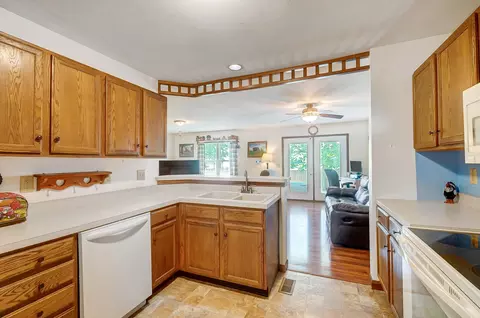 Kitchen - 2753 Conowoods Dr, Springfield, OH 45503 photo 5 of 5