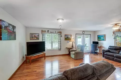 Living - 2753 Conowoods Dr, Springfield, OH 45503 photo 1 of 4