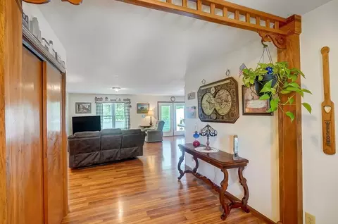Entry Way - 2753 Conowoods Dr, Springfield, OH 45503 photo 2 of 2