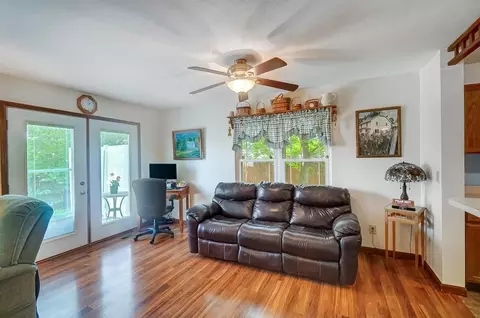 Living - 2753 Conowoods Dr, Springfield, OH 45503 photo 4 of 4