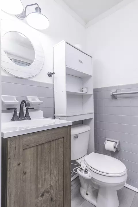 Bath - 2120 Broadway Ave, Sidney, OH 45365 photo 2 of 4