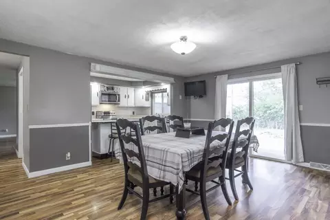 Dining - 2120 Broadway Ave, Sidney, OH 45365 photo 2 of 4