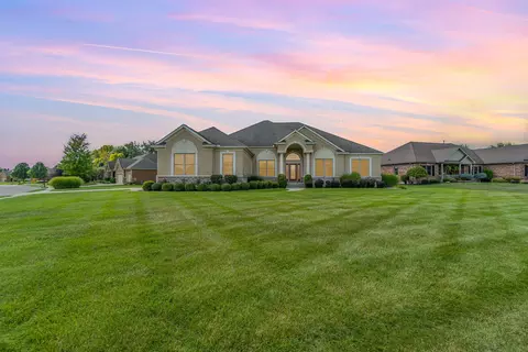2721 Stonebridge Dr, Troy, OH 45373