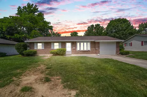 811 N Blackhoof St, Wapakoneta, OH 45895