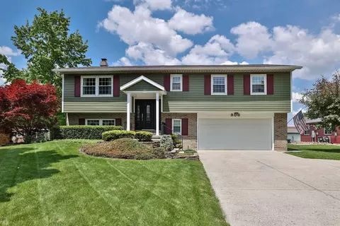 908 Carnation Dr, Wapakoneta, OH 45895