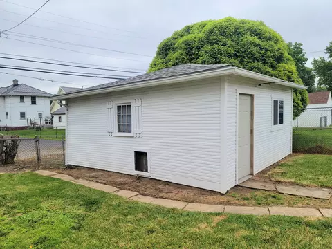 Exterior - 2106 Beatrice St, Springfield, OH 45503 photo 7 of 8
